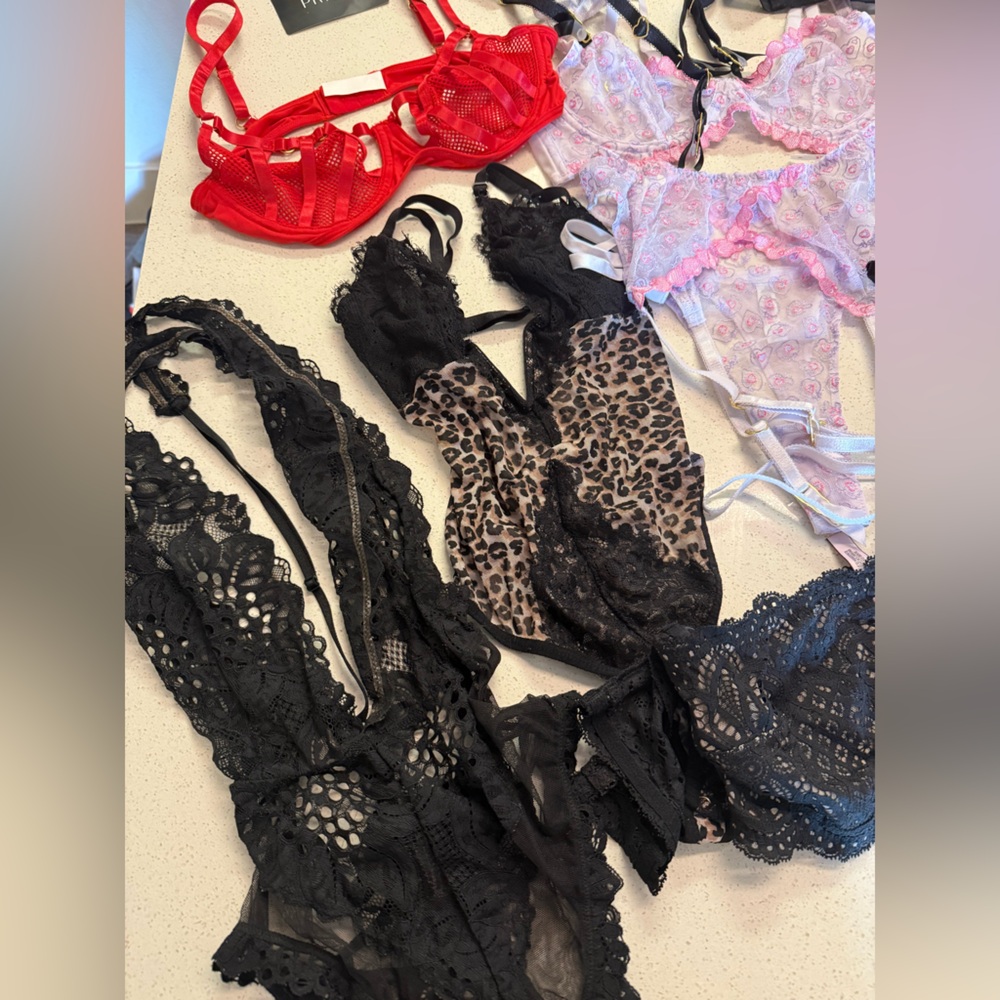 Huge Lingerie Lot Small/Medium Victoria’s Secret - Picture 4 of 16